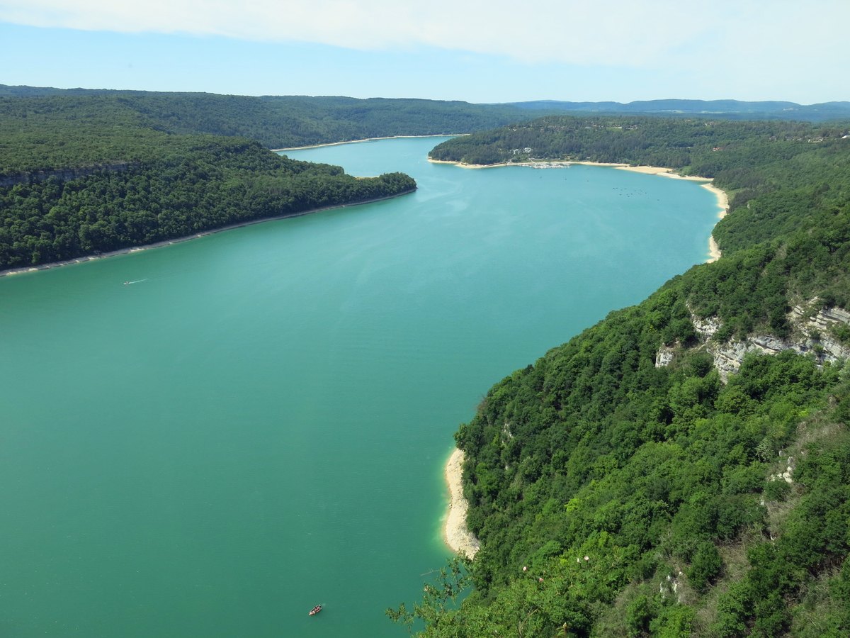 Le lac de Vouglans vu d'en haut, à quatre kilomètres de la maison